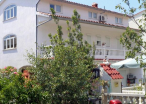 Impeccable 3-Bedrooms Apartment in Rab 1-9 pers